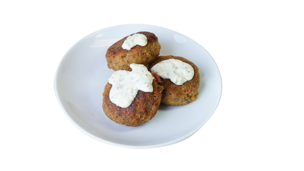 The Mermaid Café  These crab cakes offer nothing less than pure shredded crabmeat with a hint of sweetness. Pair the patties with Mermaid Cafe’s dill-packed tartar sauce to experience a flavorful balance for those warm New England summer nights. 19 Margin Street, Westerly. 637-4225.