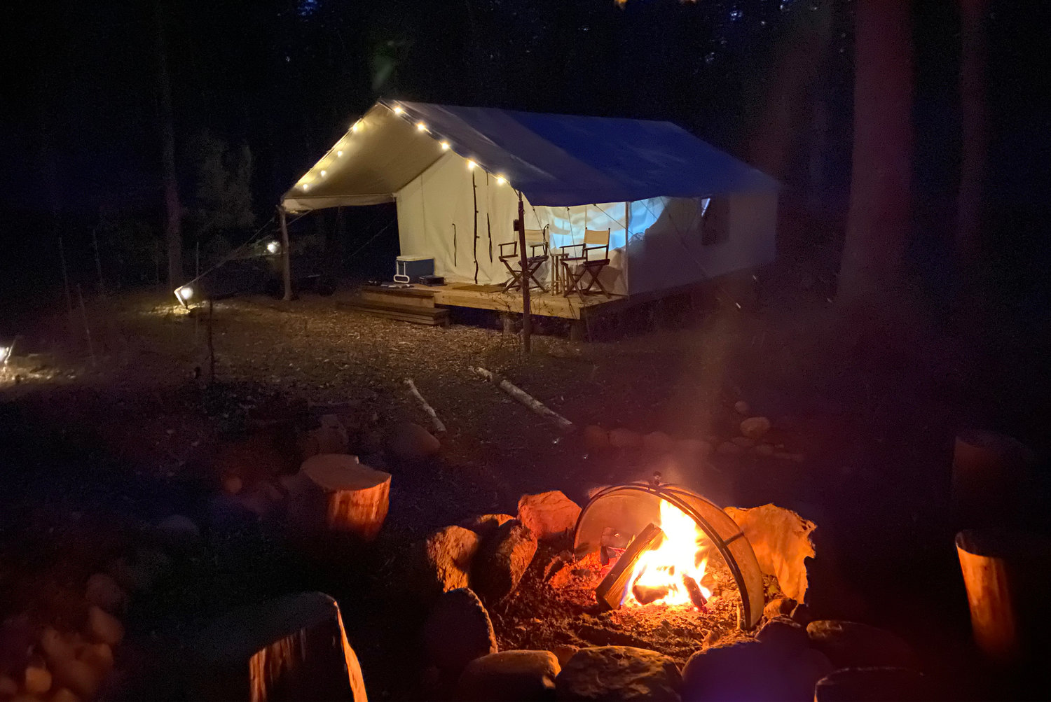 GLAMPERS TAKE NOTE: Pack for warm days and comfy nights – perfect for adventuring followed by evenings by the fire – with firewood provided. Summer temps in Coventry typically range from 64°F to 81°F. Source: WeatherSpark.com