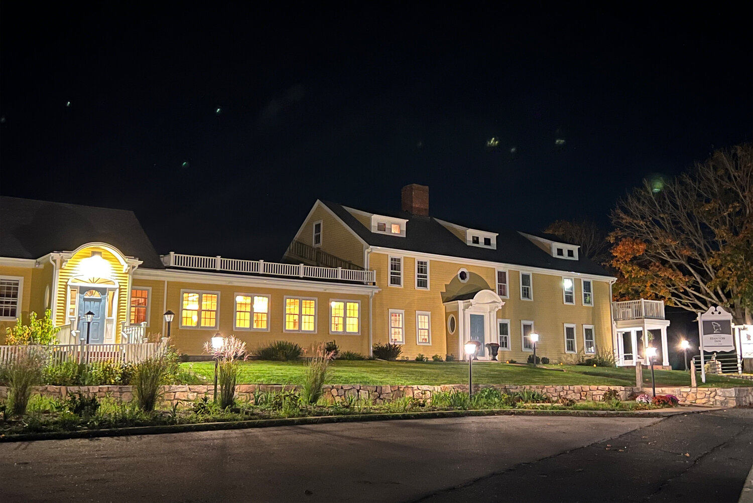 The General Stanton Inn at night
