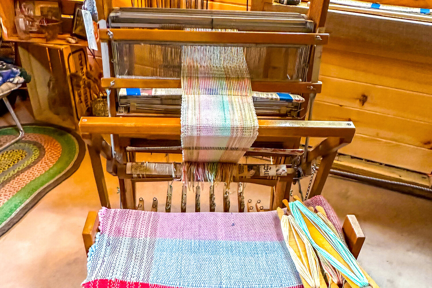 Hoffman explores color combinations at the weaving loom